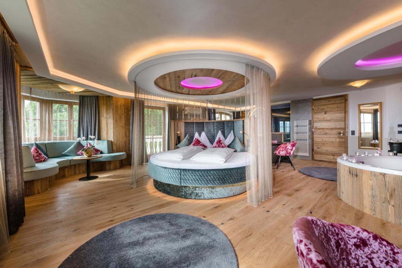 Hotel Winzer Wellness & Kuscheln Санкт-Георген-им-Аттергау Экстерьер фото