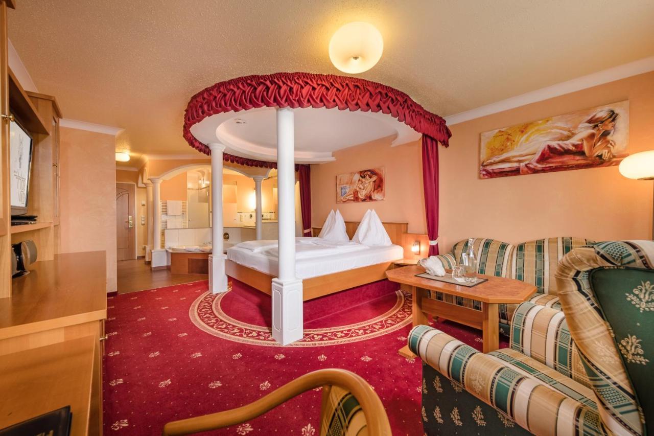 Hotel Winzer Wellness & Kuscheln Санкт-Георген-им-Аттергау Экстерьер фото