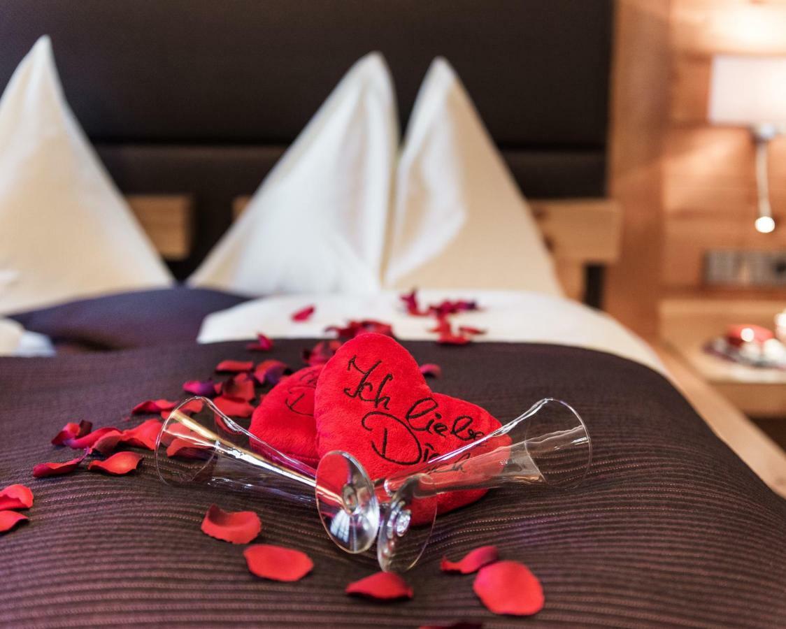 Hotel Winzer Wellness & Kuscheln Санкт-Георген-им-Аттергау Экстерьер фото