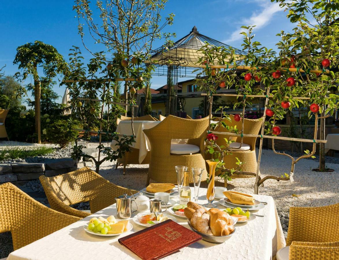 Hotel Winzer Wellness & Kuscheln Санкт-Георген-им-Аттергау Экстерьер фото