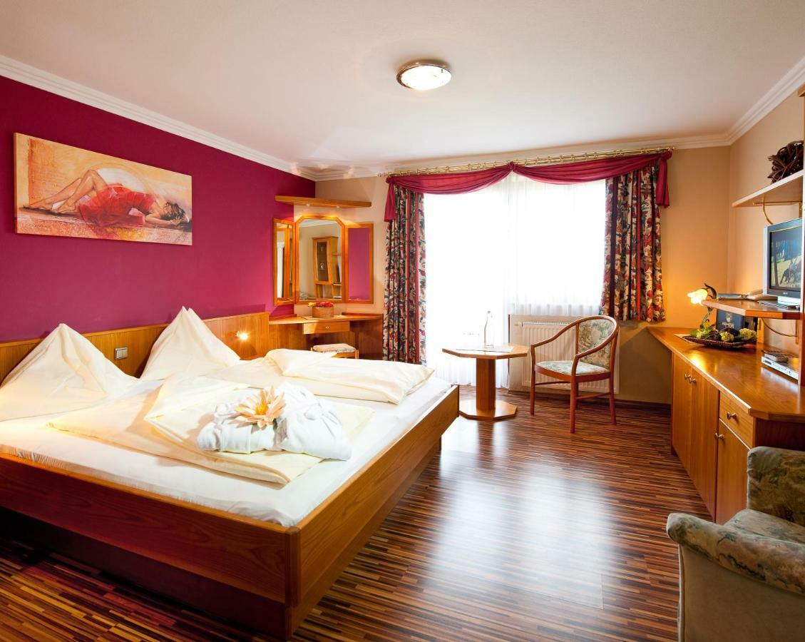 Hotel Winzer Wellness & Kuscheln Санкт-Георген-им-Аттергау Экстерьер фото