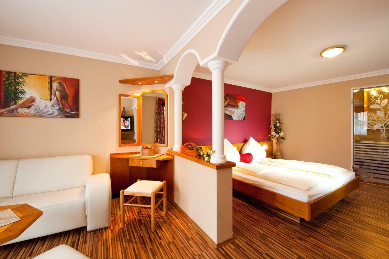 Hotel Winzer Wellness & Kuscheln Санкт-Георген-им-Аттергау Экстерьер фото