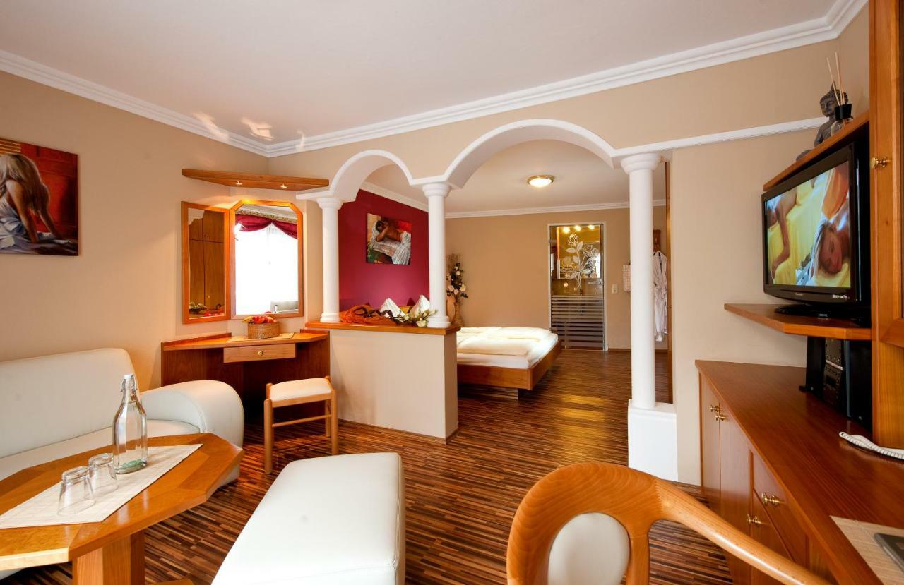 Hotel Winzer Wellness & Kuscheln Санкт-Георген-им-Аттергау Экстерьер фото