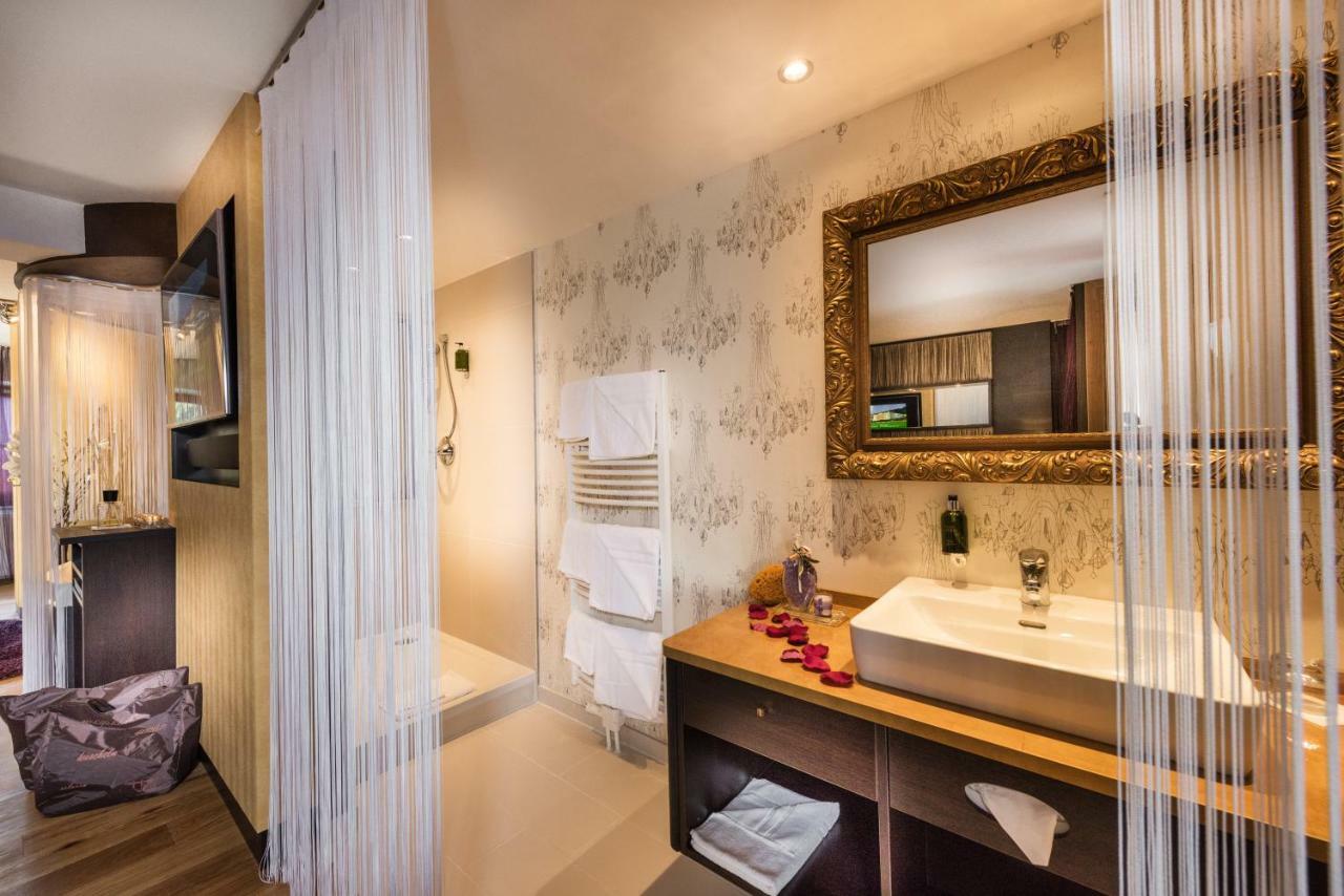 Hotel Winzer Wellness & Kuscheln Санкт-Георген-им-Аттергау Экстерьер фото