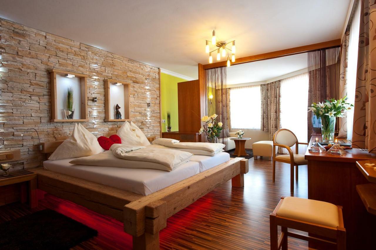 Hotel Winzer Wellness & Kuscheln Санкт-Георген-им-Аттергау Экстерьер фото